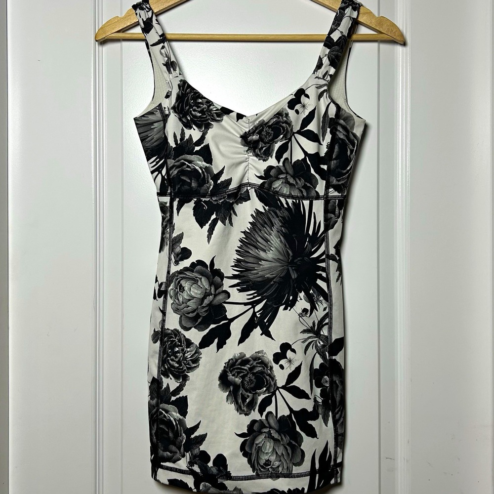 Lululemon Brisk Bloom Black White / White Moisture Wicking Aria Yoga Tank II